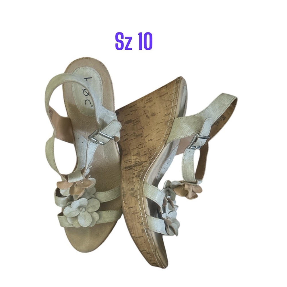 BOC Born Concept Ladies Sz 10 Leather Wedge Sandals Gold Shimmer w/Flowers GUC